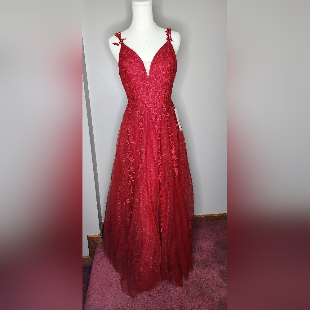 Chic Scarlet Lace Evening Dress
